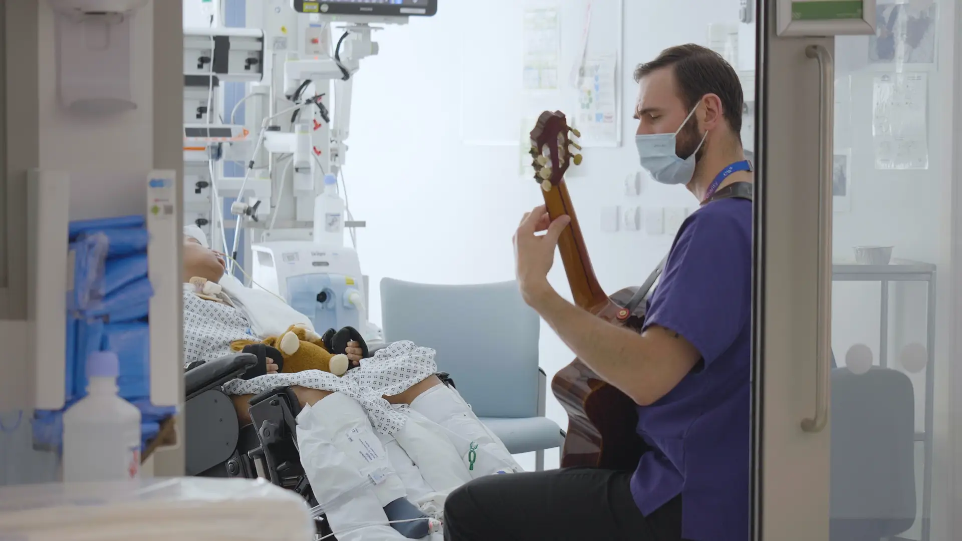 240911_COMM_GuitaristCriticalCareStill_16-9_v01